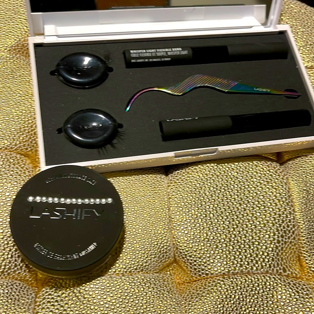 Lashify kit 👁 with lashes, tool, bonding glue, lash storage case & mirror